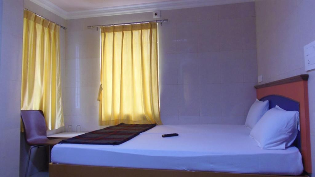 Kvr Deluxe Residency Villa Tirupati Szoba fotó